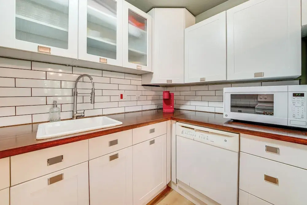 Modern Home Between Seattle, Tacoma & SEA Airport