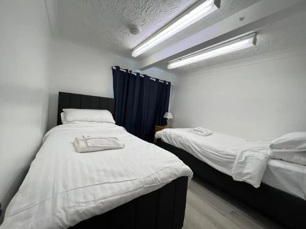 Entire Flat 1D