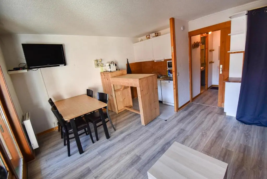 L'Enchalpe, Grand et lumineux studio avec coin montagne 4-6 pers, 60m des pistes, PISCINE COUVERTE, grand balcon expo EST, DRAPS NON COMPRIS