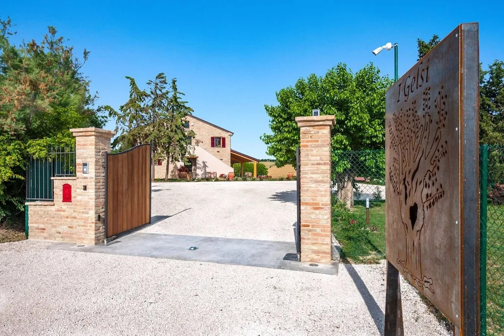 I Gelsi 12&2 by Marche Holiday Villas