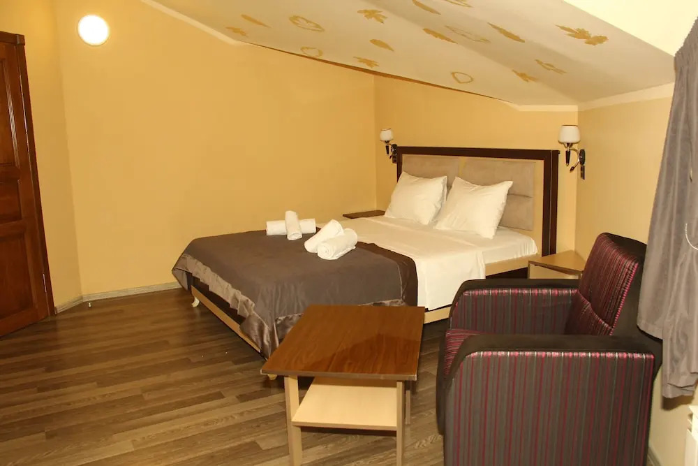 Shaki Host House
