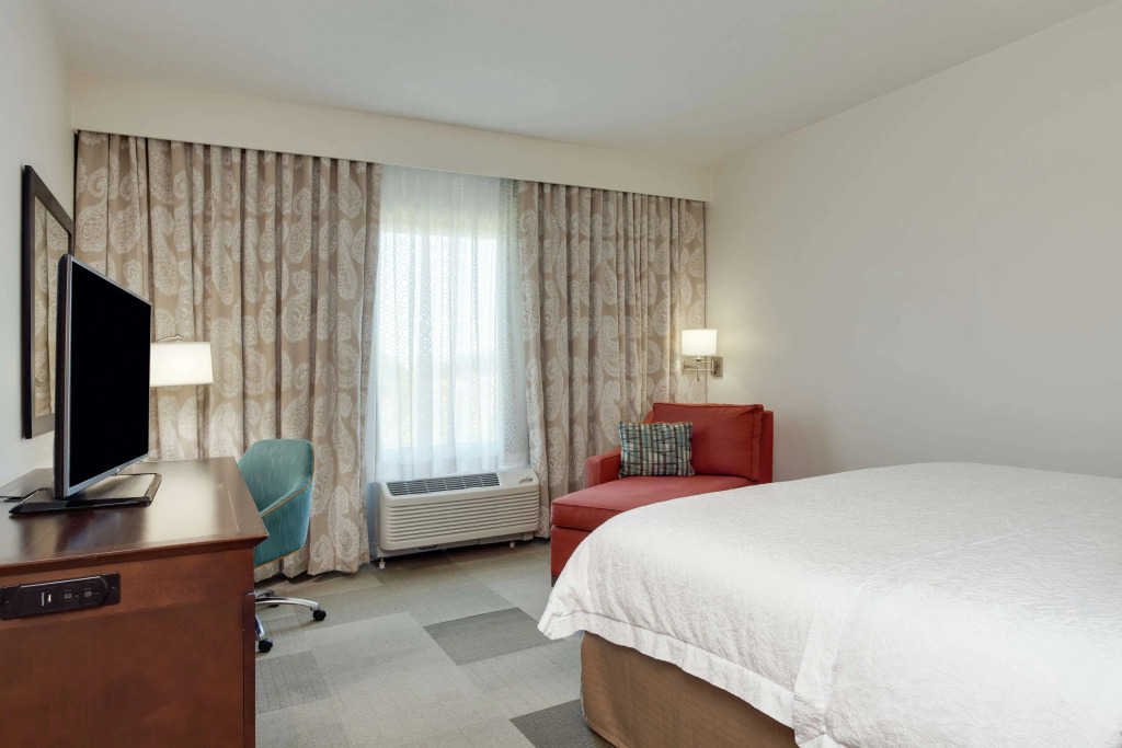 Hampton Inn & Suites - DeLand