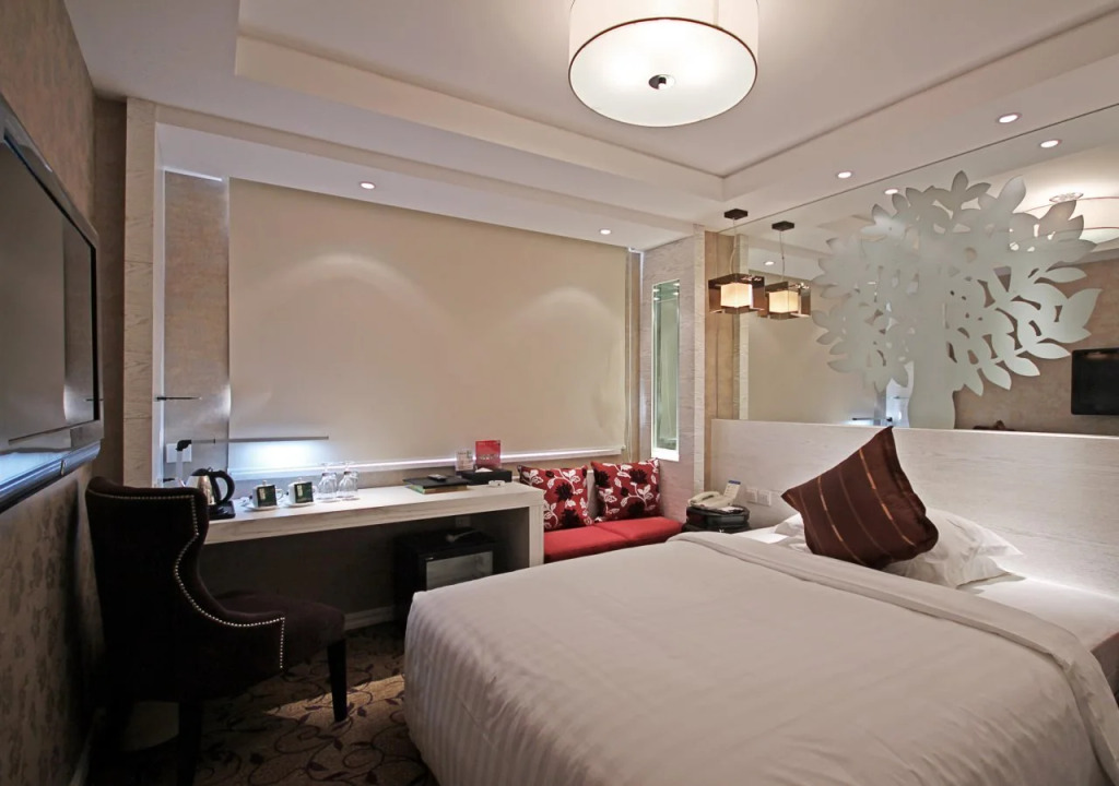 Century Mandarin Hotel