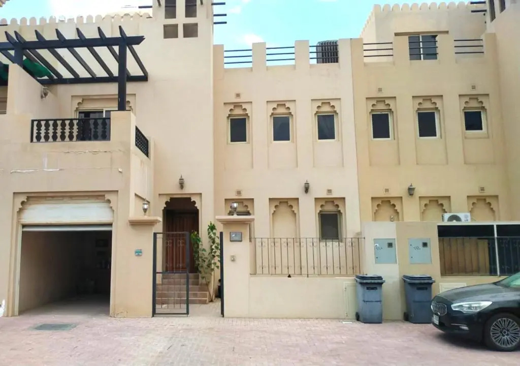 Al Hamra 4-Bedroom Luxury Villa Golf View