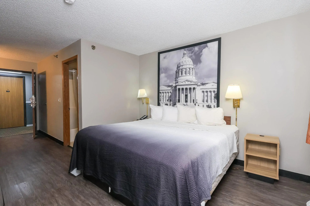 Super 8 by Wyndham Smithville Kansas City