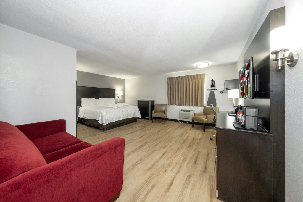 Red Roof Inn PLUS+ Huntsville