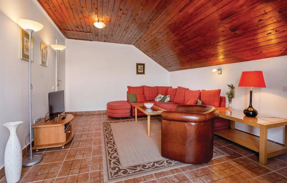 Stunning Home In Njivice With Wifi