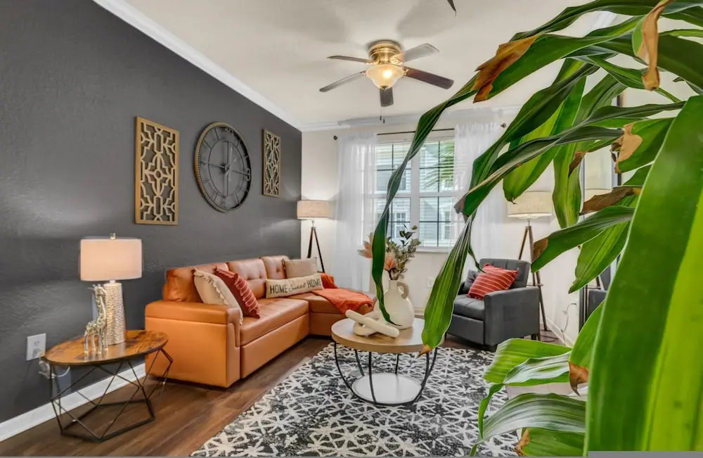 Modern 2BR 2BA w King Bed Pools Gym 1