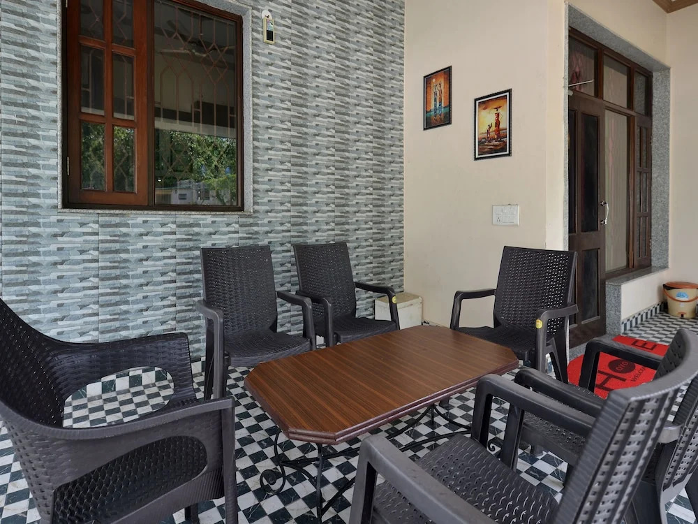 OYO 16928 Home Pool Side 2BHK Chakrata Road