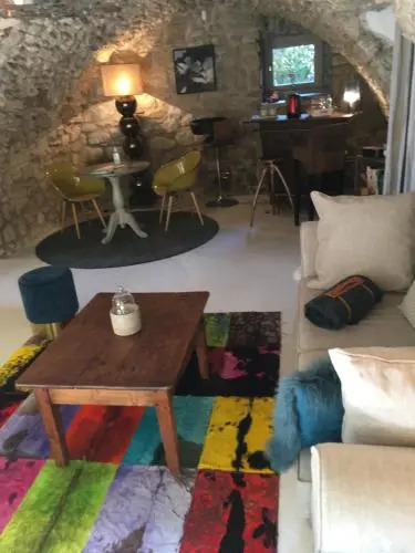Chez Helen