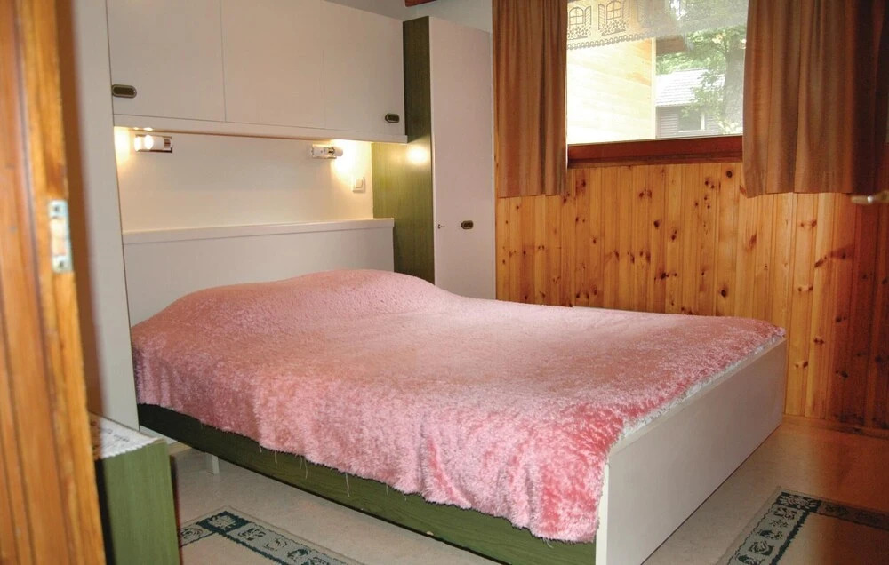 Stunning Home in Somme-leuze With 2 Bedrooms