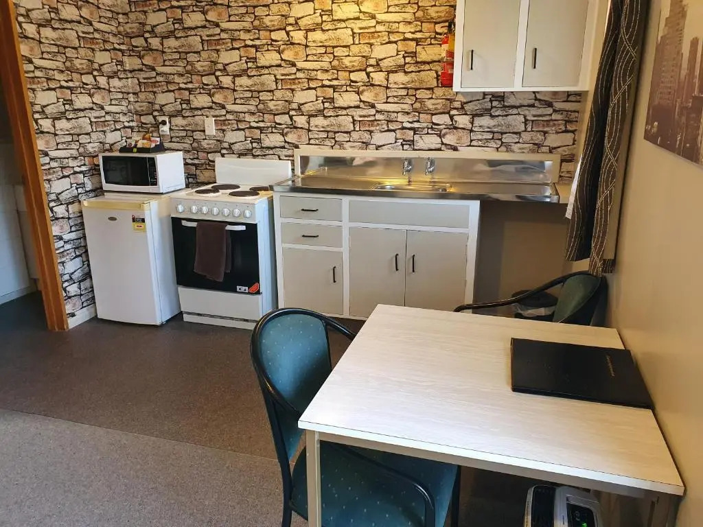 Forest Peak Motel
