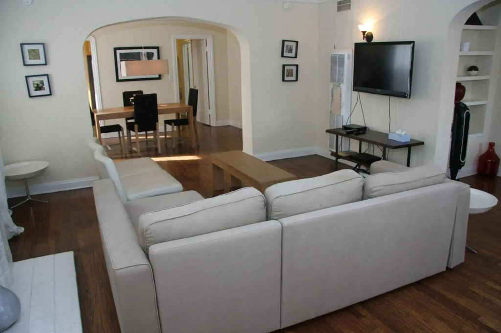 West Hollywood Vintage Vacation Apt