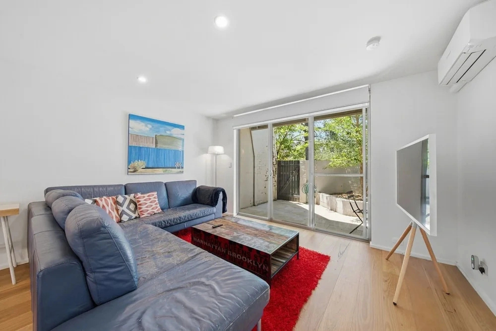 Spacious Bright Apartment With Courtyard and BBQ