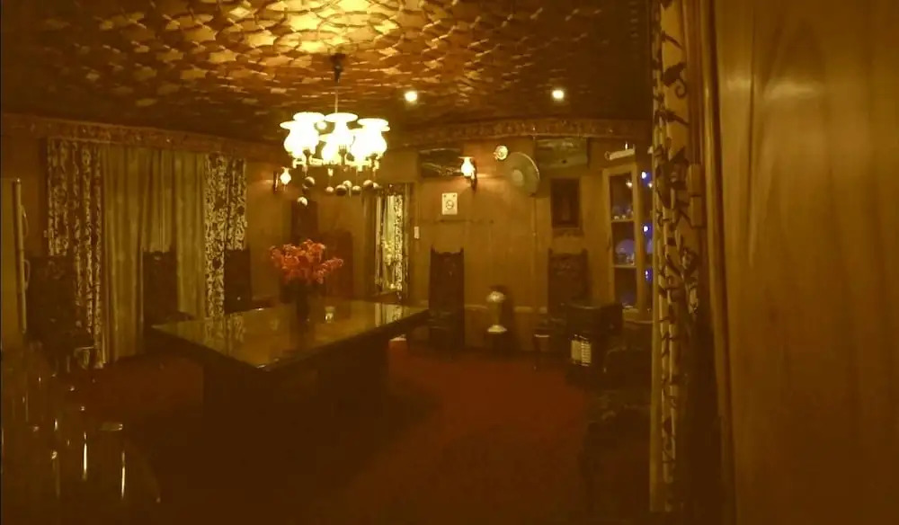 Houseboat Prince Of Bombay