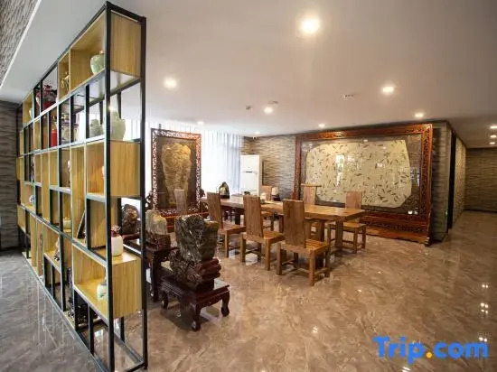 Homeinn Superior Cloud Hotel (Chaoyang Youyi Avenue Railway Station)