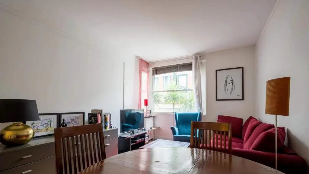 Neuilly-Sur-Seine F2 En Rez de Chaussee (Adults Only)