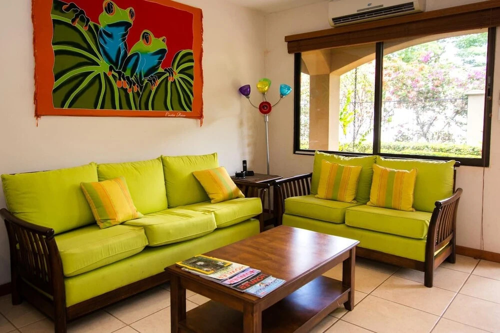 Cozy Garden Condo with Vibrant Tropical Decor, Swimming Pool and Rancho