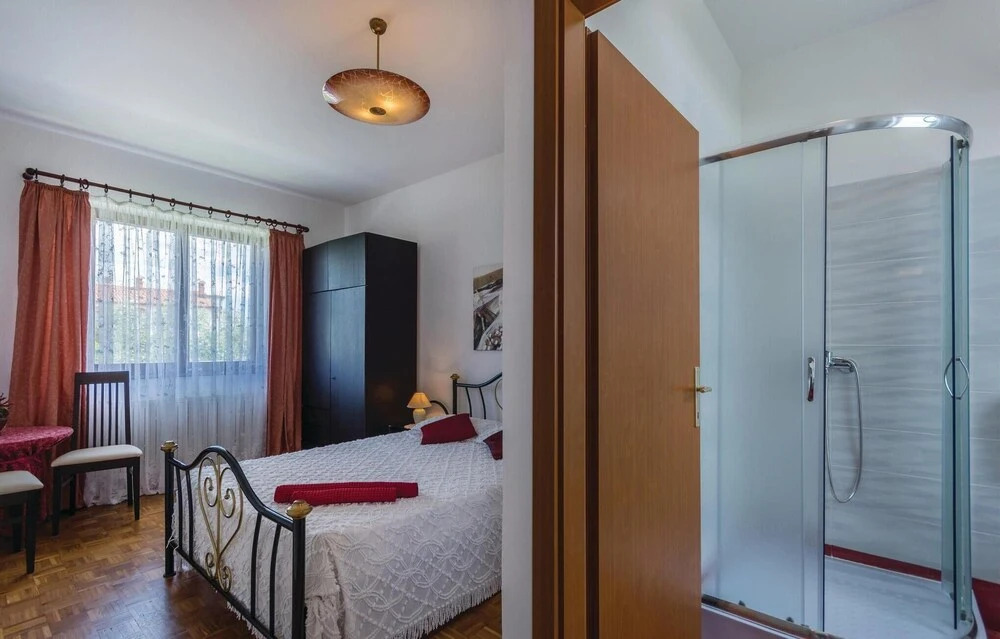 Nice Home in Brtonigla With Wifi and 3 Bedrooms