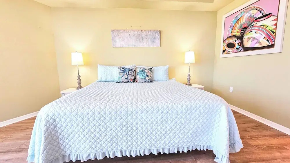 Surfclub Retreat 6th Floor Penthouse Corner! Wraparound Balcony! Ocean Views!
