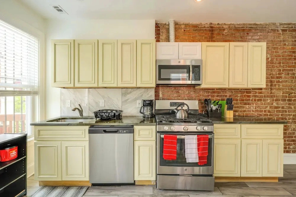 2 Mi to National Mall: Wfh-friendly DC Townhome