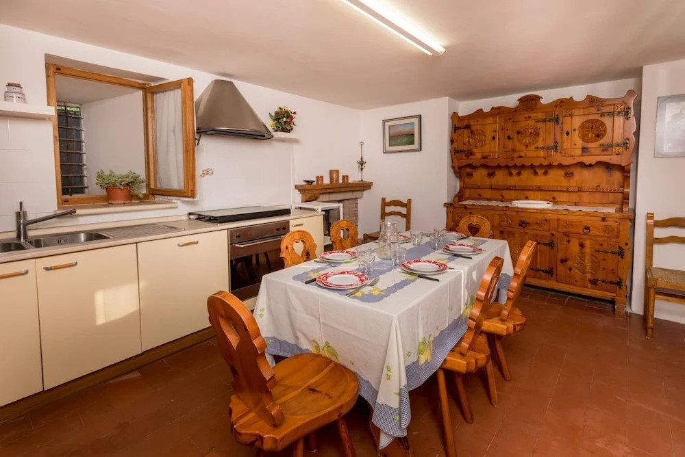 Borgo Santa Lucia Apartment with Private Parking & Garden