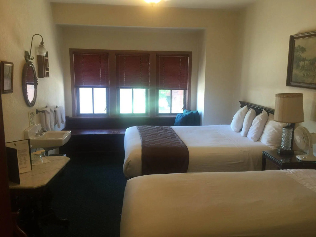 College Inn Hotel