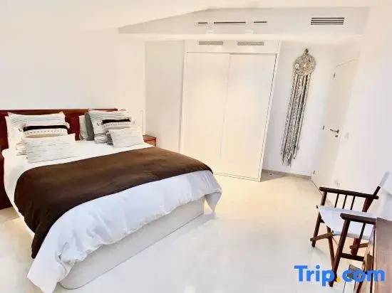 Luxury Apartment Overlooking Javea Bay and Mountains