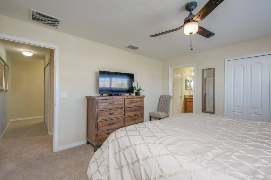 Pleasant home near Disney with private pool