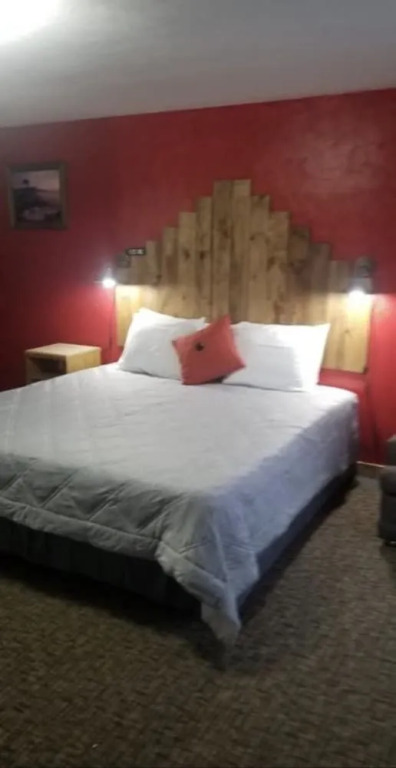 Tri-State Wood Inn