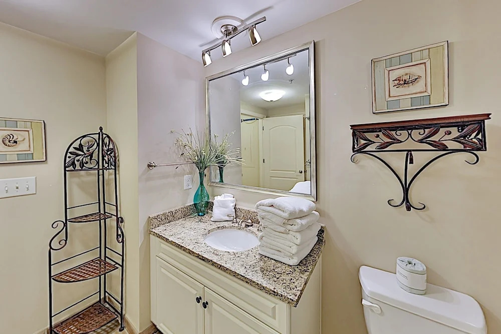 Immaculate Beachfront W/ Resort-style Pools 2 Bedroom Condo