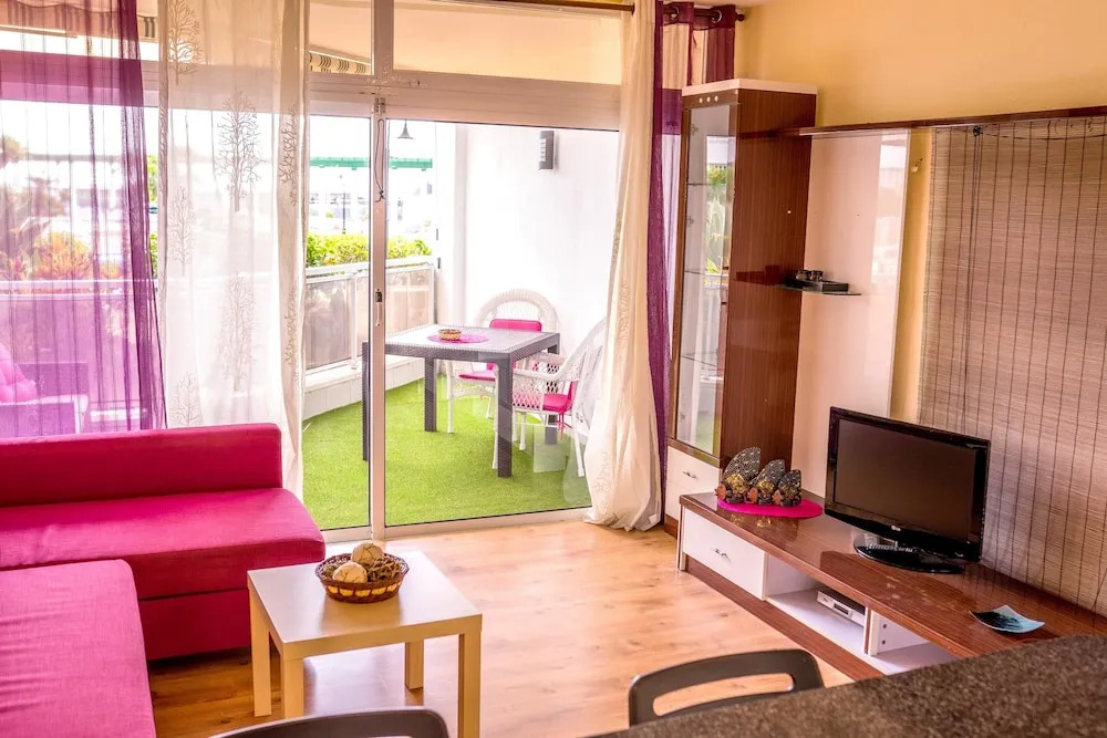 Apartment With one Bedroom in El Médano, With Wonderful sea View, Pool Access, Terrace - Near the Beach