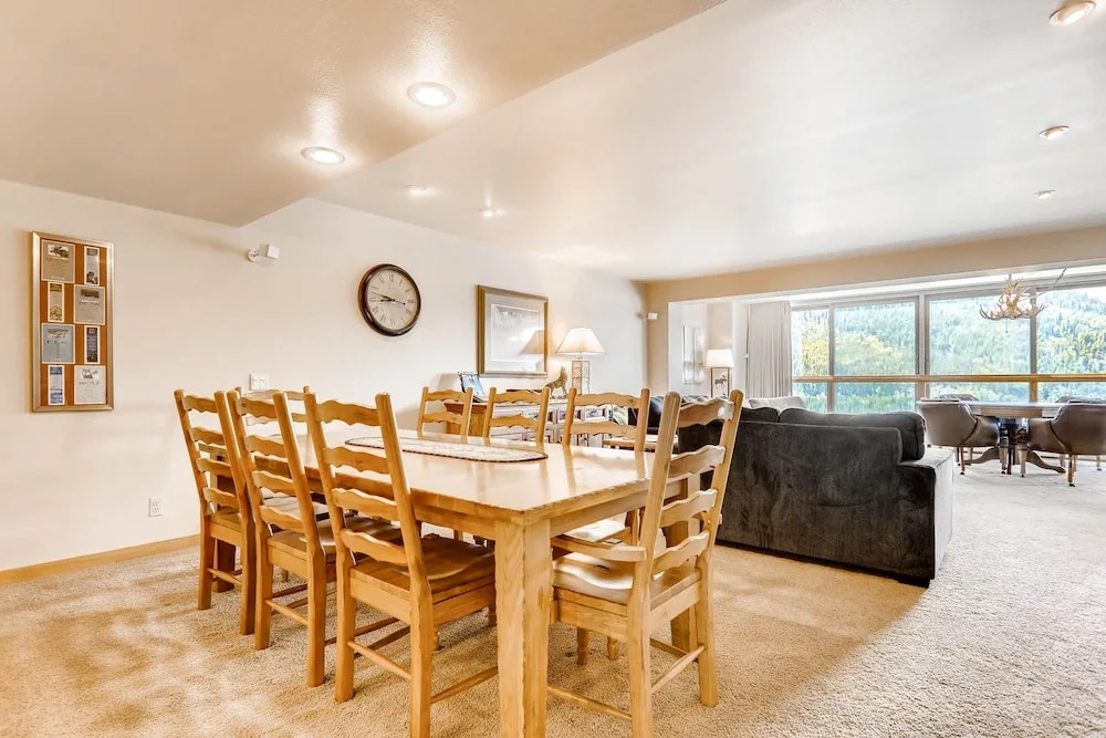 Spacious Penthouse 3br ~no Cleaning Fee~kids Ski Free! 3 Bedroom Condo by RedAwning