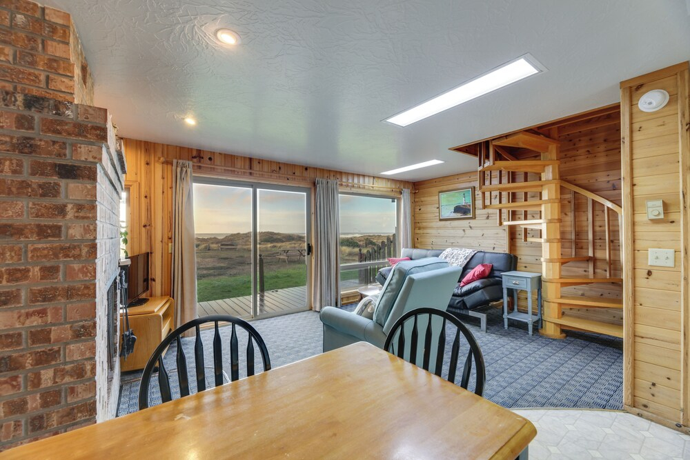 Sanderling Sea Cottages, Unit 3 w/ Private Balcony