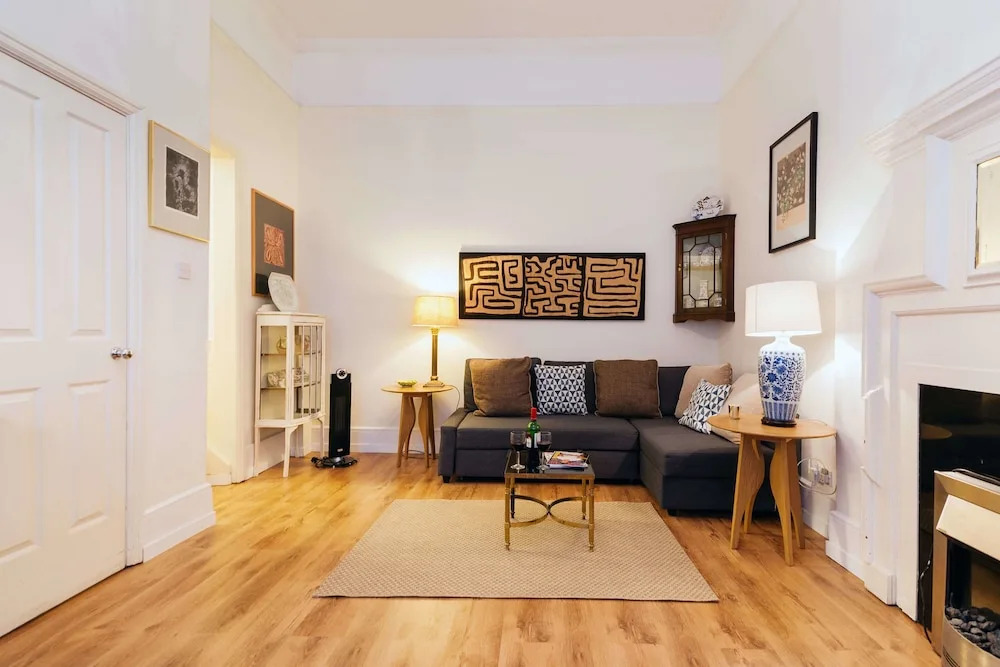 The Chelsea Embankment Apartment - EC