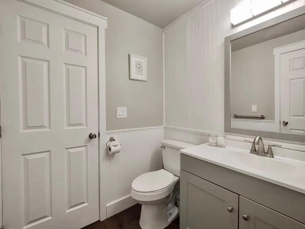 Cozy and Quiet Family Home in Park Setting Near PDX