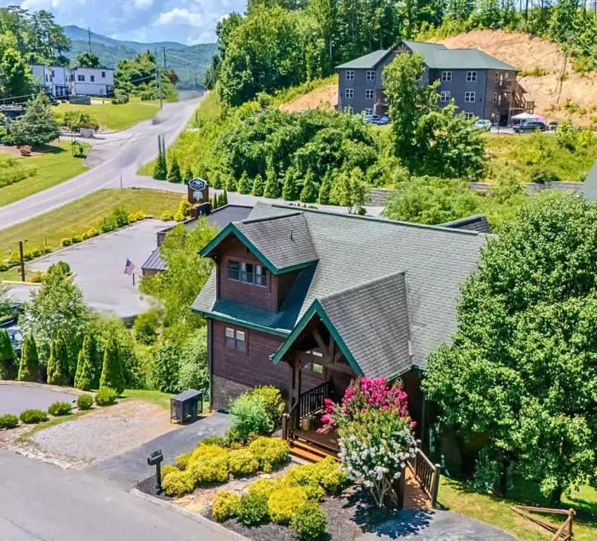 NEW Lux 4 BR Pigeon Forge Dollywood Hot Tub