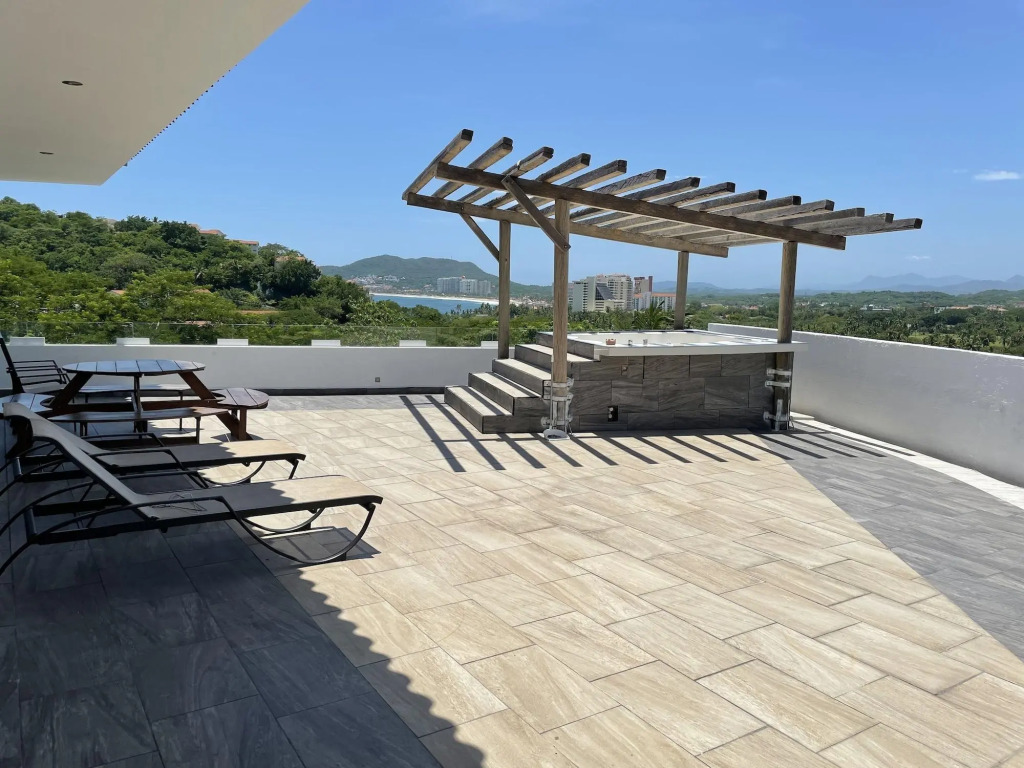 LA LOMA SUITES