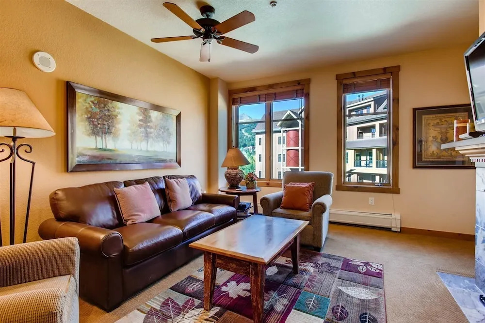 Premier 2 Bedroom Mountain View Condo Located in Historic Downtown Breckenridge Walking Distance to Peak 9