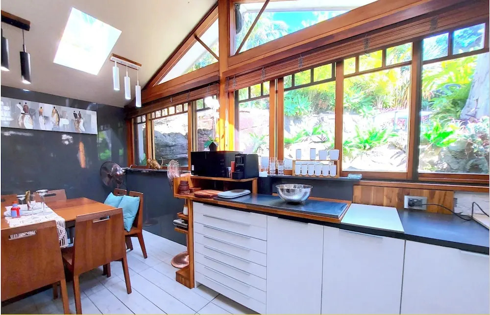 Charming Retreat! at Famous Palm Beach! Outdoor Spa Till 8! Walk to Ocean Beach!