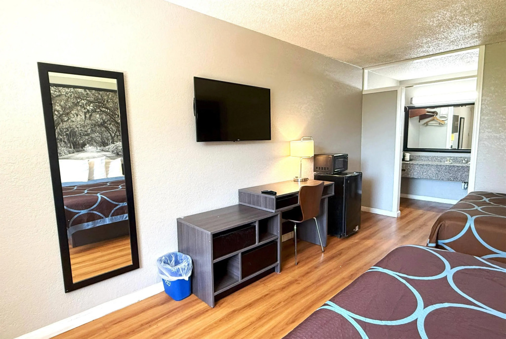 Super 8 by Wyndham Hardeeville - Savannah North
