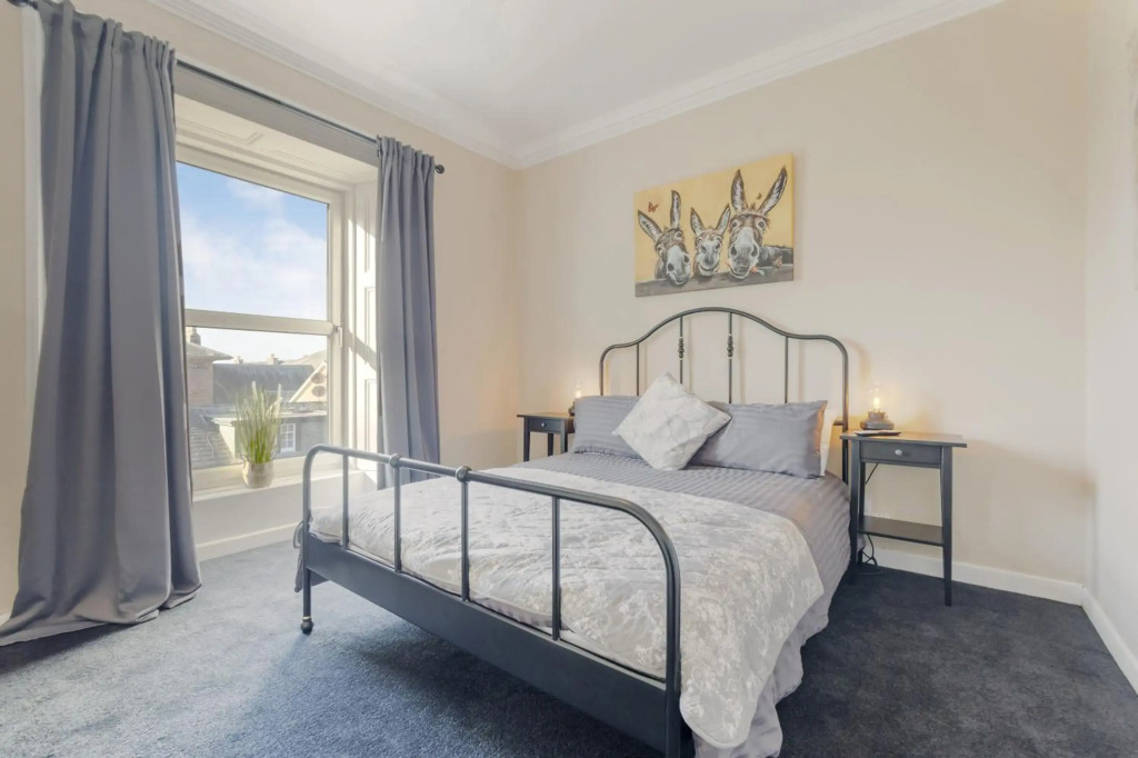 Beautiful 2 to 3 bed apartment with stunning views!