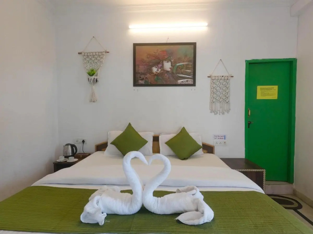 Live Free Hostel Rishikesh