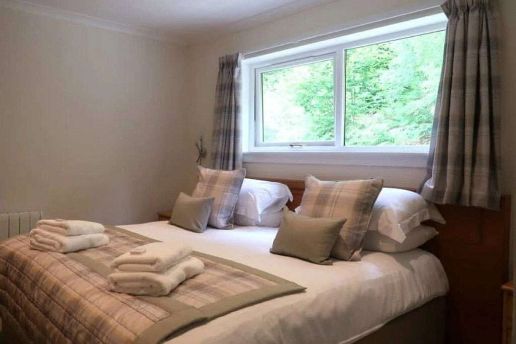 Loch Rannoch Red Deer Lodge 2