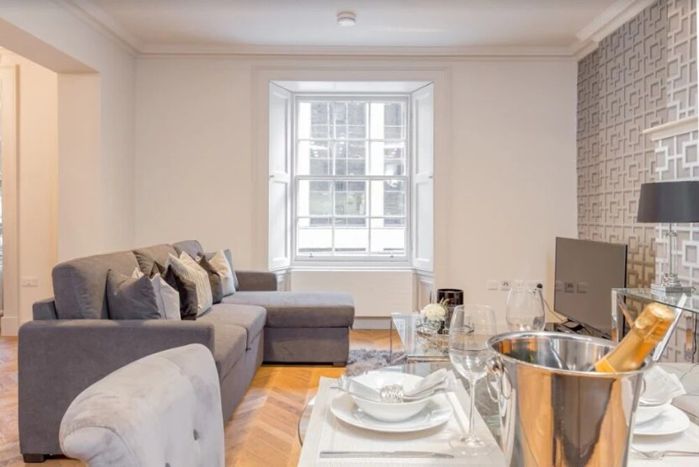 Chic and Sophisticated Apartment in the West End, Edinburgh