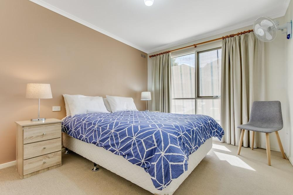The Point - Spacious Waterfront Escape
