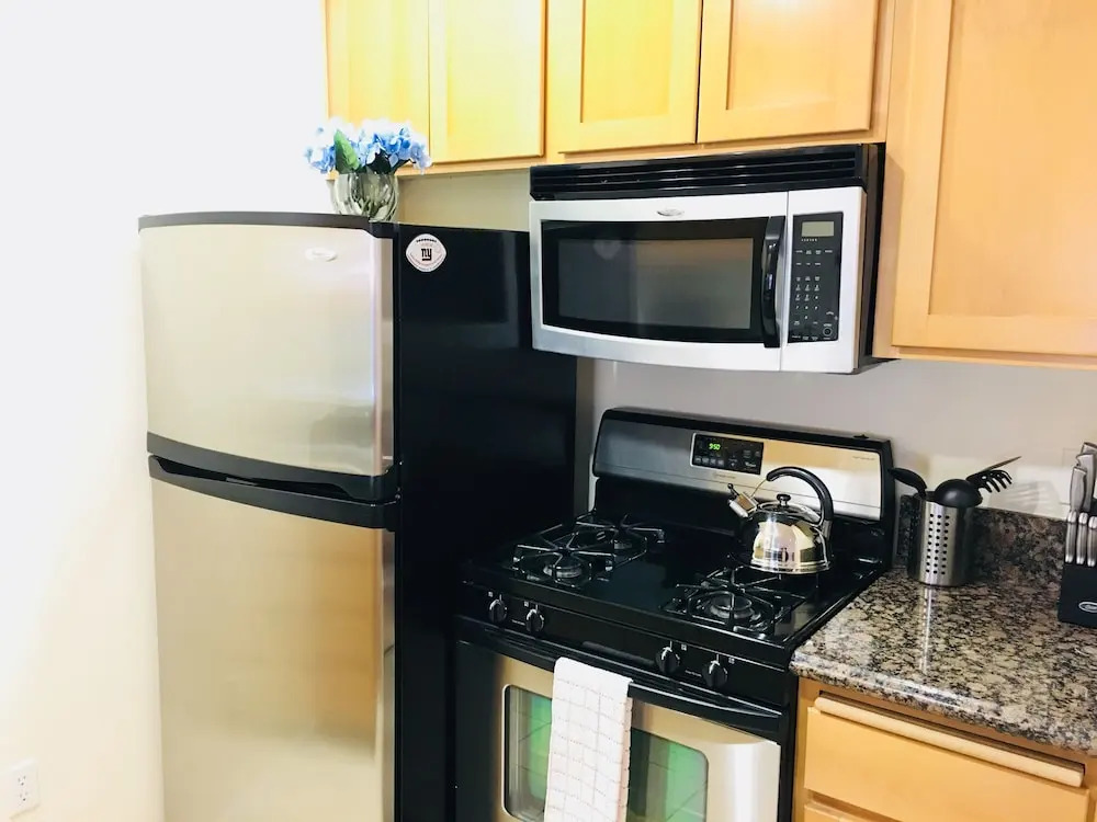 DTLA Apartment With Parking and Pool