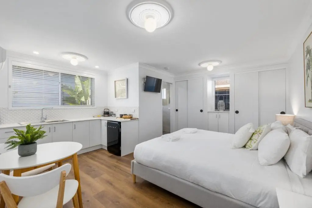 Sea Pine Cottage and Studio - Beach & village central, Family, Sleeps 8