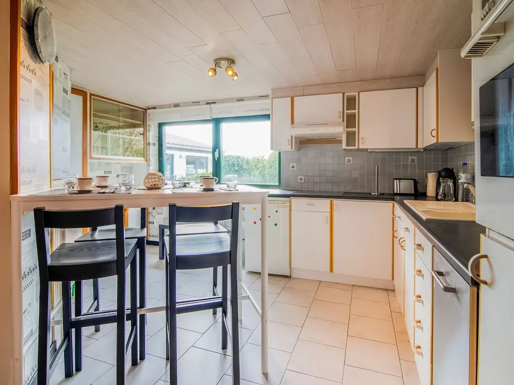 Cottage in Vaux-sur-sure With Garden