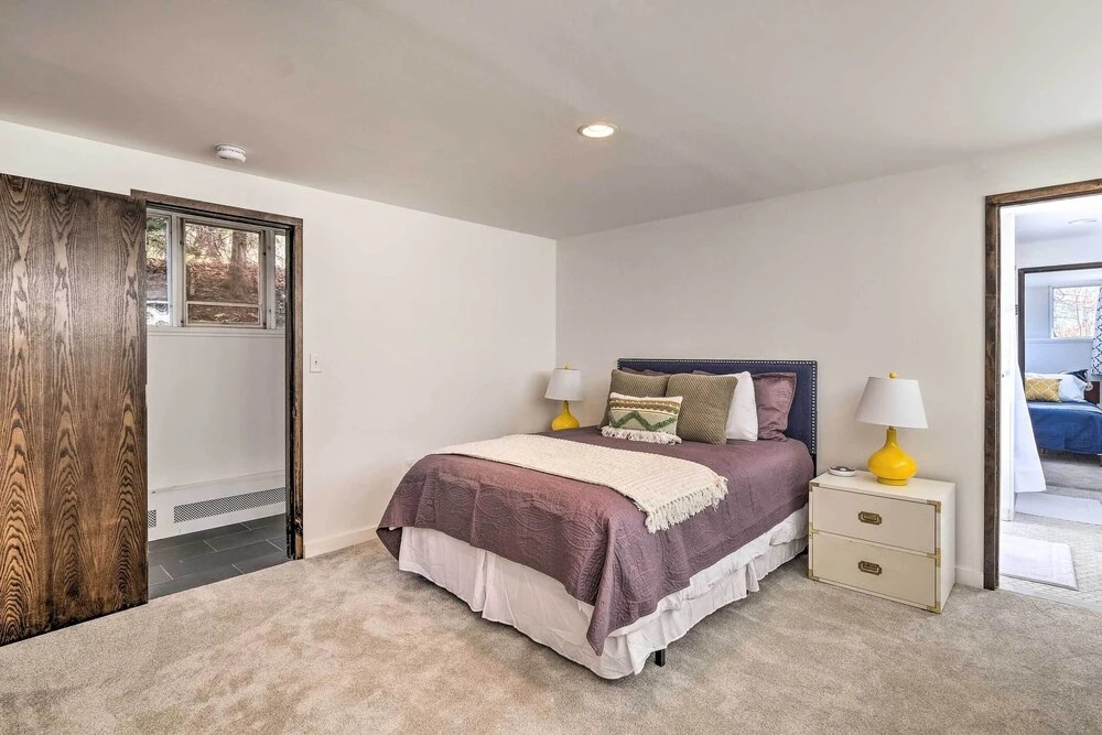 Pristine West Dover Home w/ Deck & Mountain Views!
